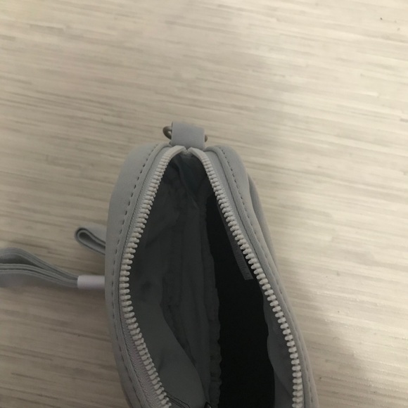 Vooray Clutch - Picture 3 of 3